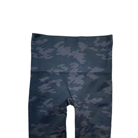 NWT SPANX Look at Me Now Leggings Black Camo Size Small - Picture 6 of 8